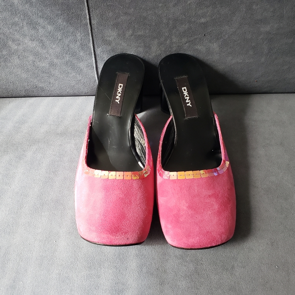 Super rare y2k deadstock DKNY hot pink suede mules in size 6